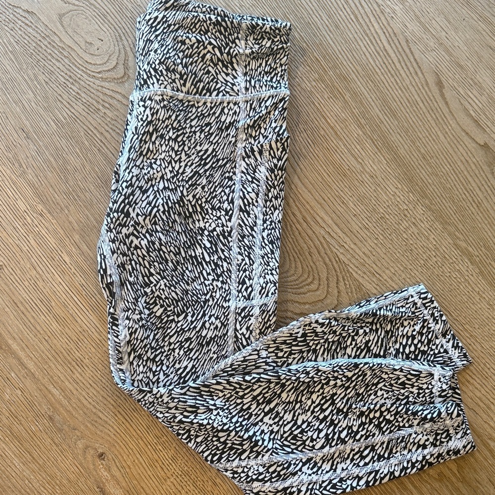 Athleta Ultimate Stash II Textured 7/8 Tight